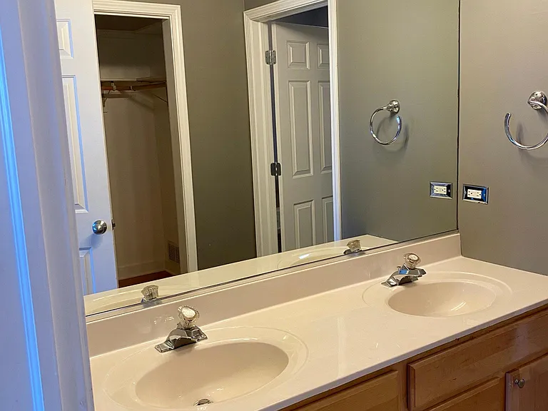 420 N Noble St #3 — Photo 10