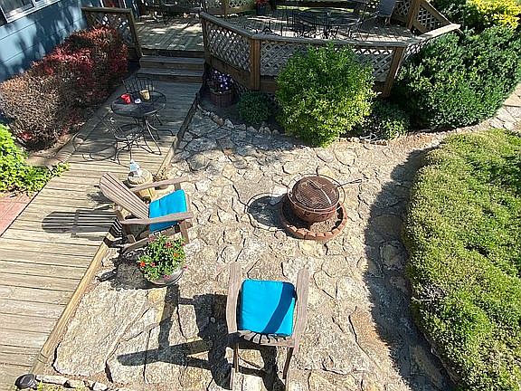 Limestone patio & decks