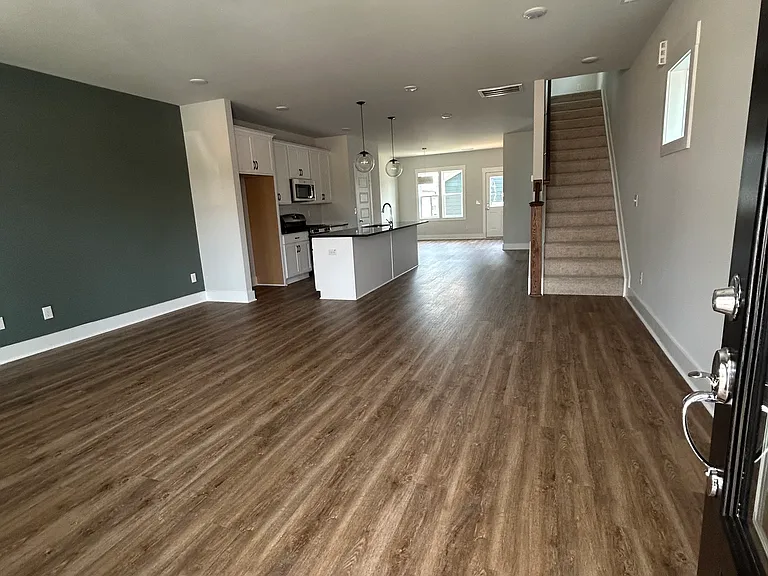 1909 Plott Balsam Dr — Photo 3