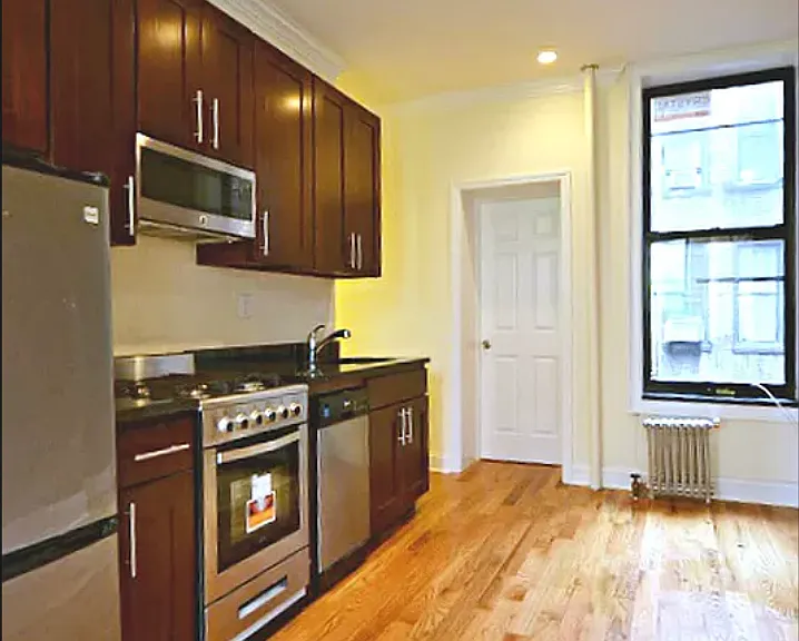 409 E 6th St #5A — Photo 2