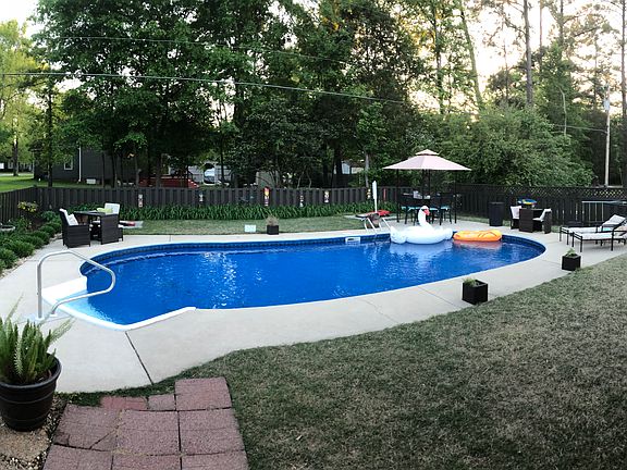 Pool with new liner