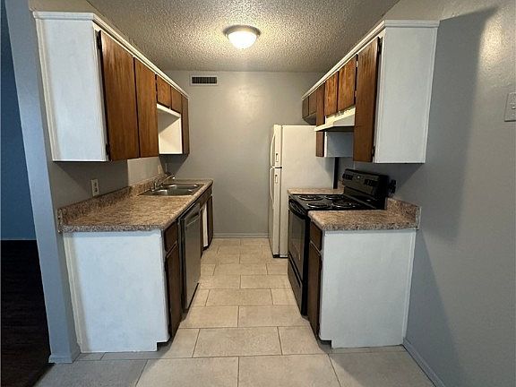 5th image of 1700 S Carthage St