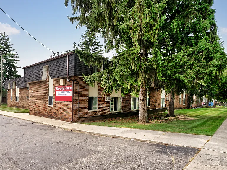 Waverly House Apartments — Photo 9