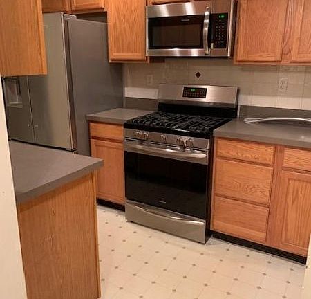 3rd image of 16 Spruce Hill Ct #1208