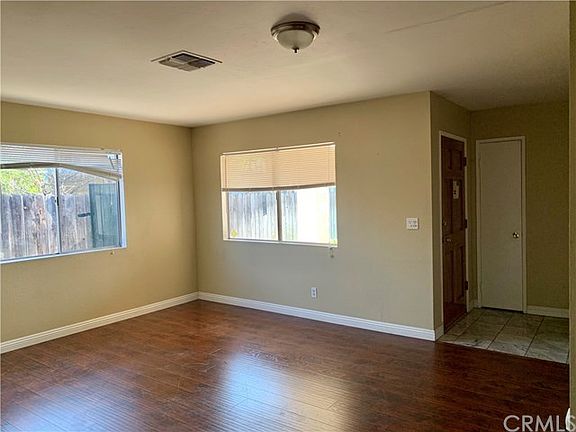 5th image of 15277 Murray Ave