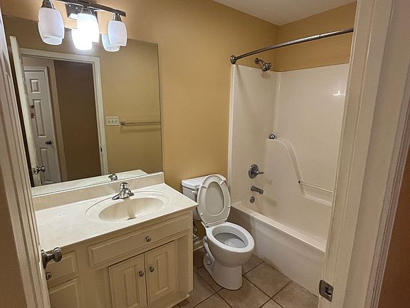 5th image of 20 Tulip Ln