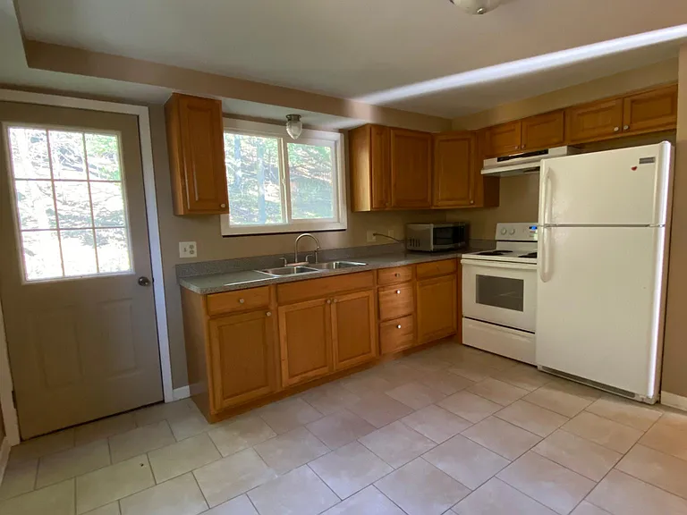 137 Houston Ave #1 — Photo 2