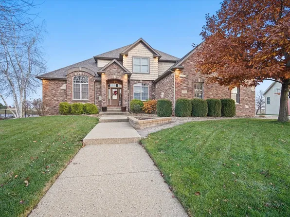 3308 Carrington Ln, Bloomington, IL 61705