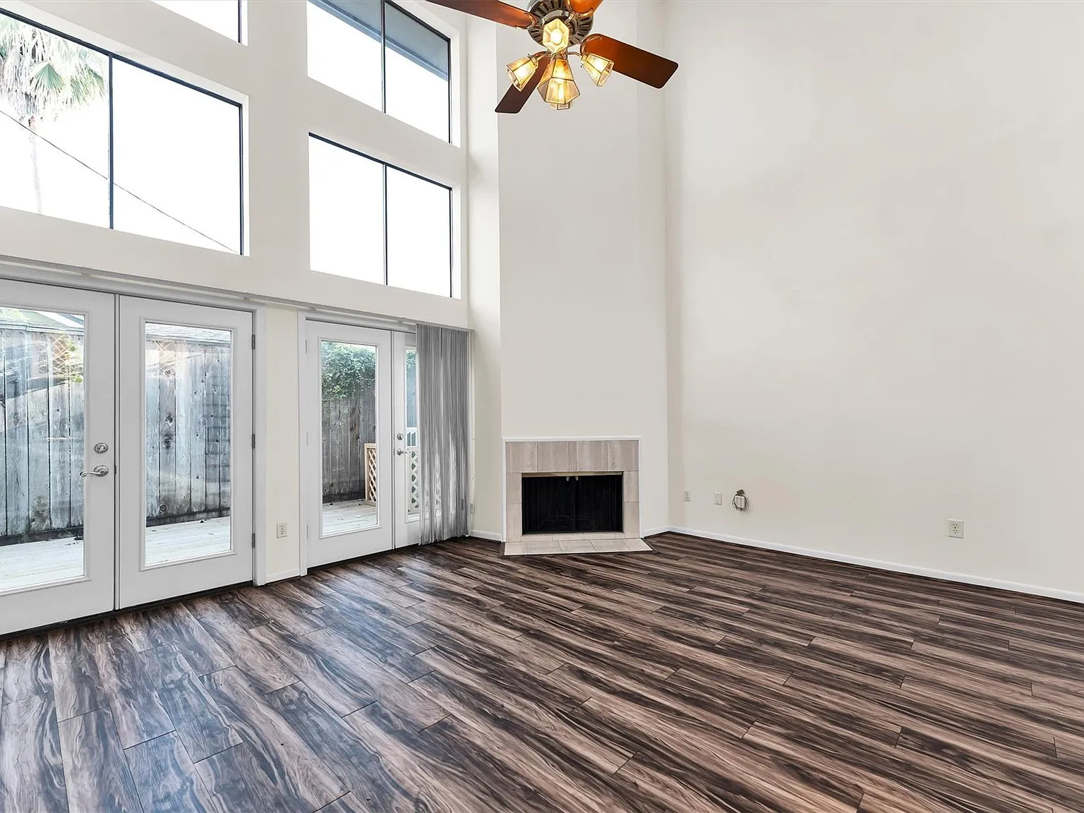 2 bed, 2.5 bath, 1431 sqft, $2,400 — Photo 4