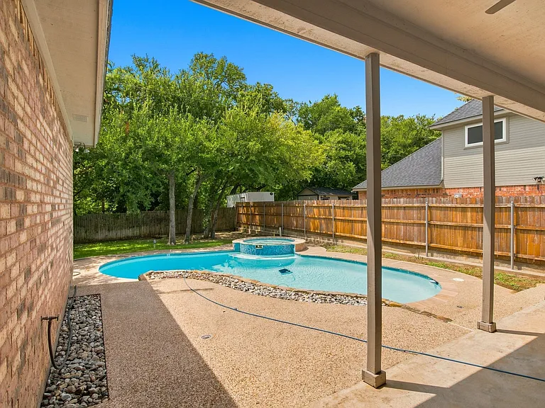 1205 Shannon Ln — Photo 45