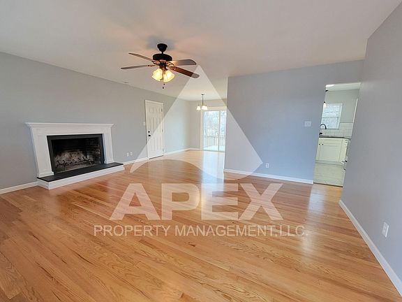3rd image of 9031 Carlton Cir