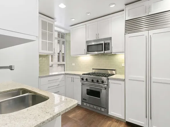 25 Central Park West image 3 of 4