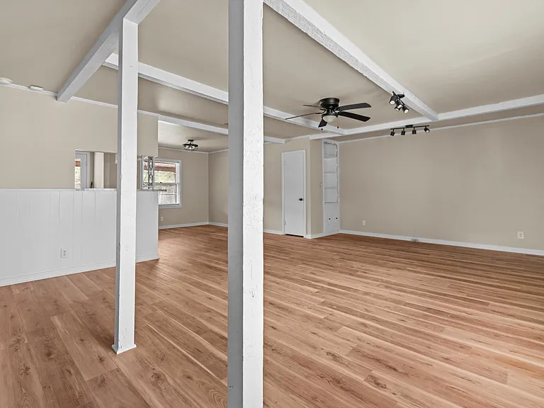 2335 Pleasant Dr — Photo 6