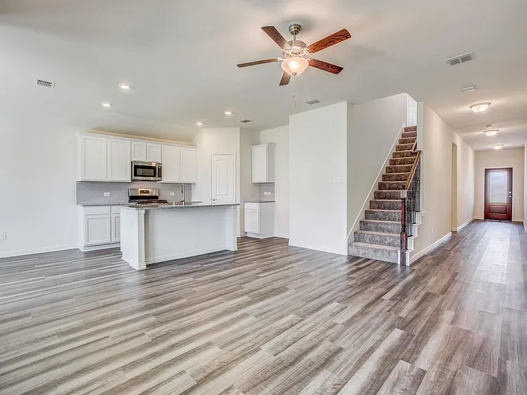 213 Cedar Canyon Dr — Photo 2