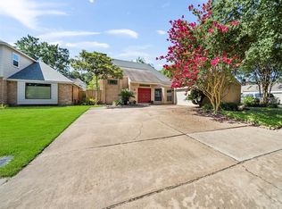 10307 Meadow Lake Ln, Houston, TX 77042