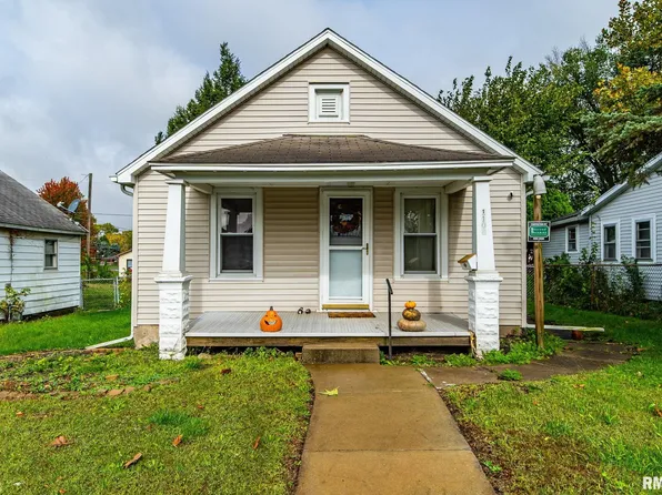 1108 6th St, Lincoln, IL 62656