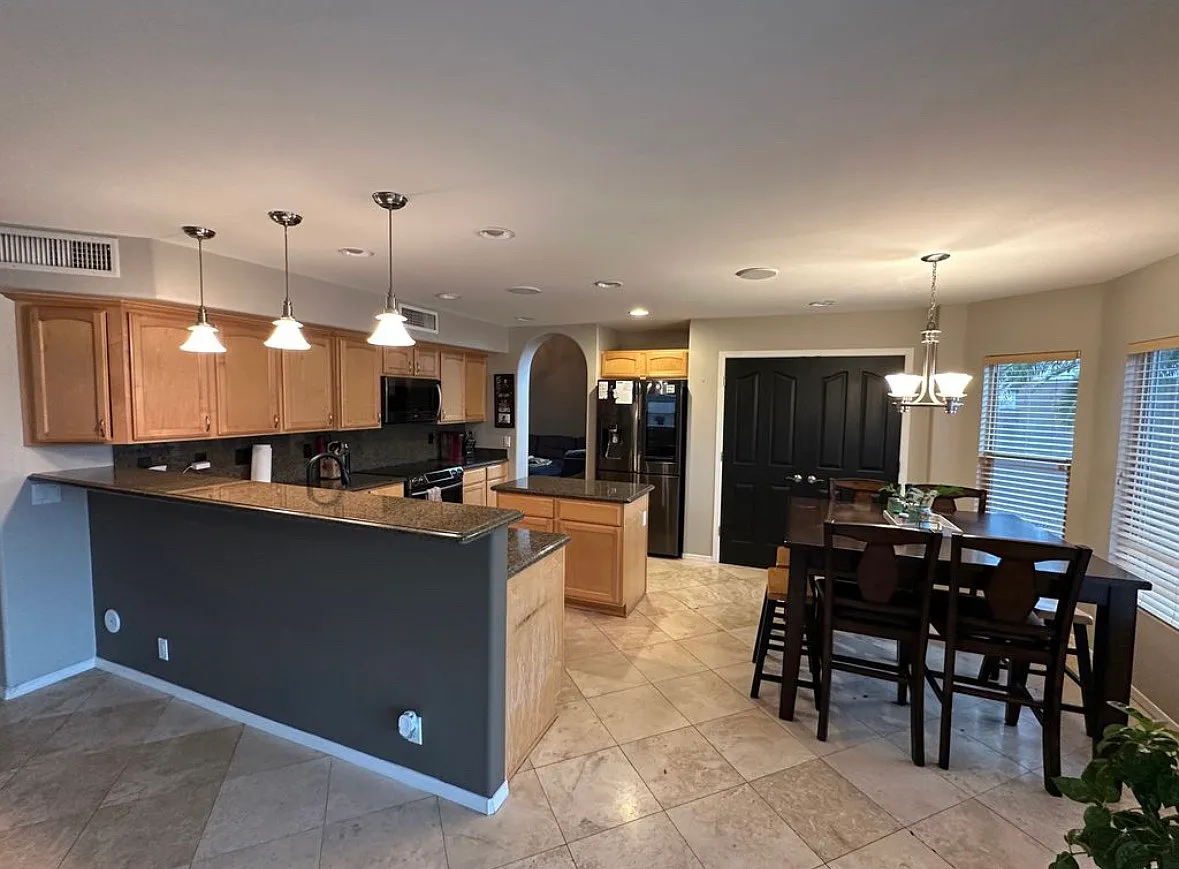 4 bed, 2347 sqft, $2,900 — Photo 4