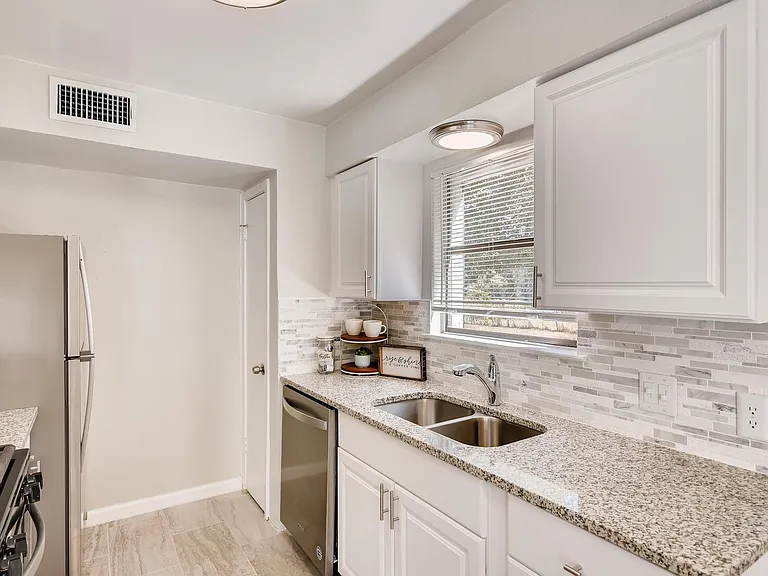 822 Sahara Ave #B — Photo 10