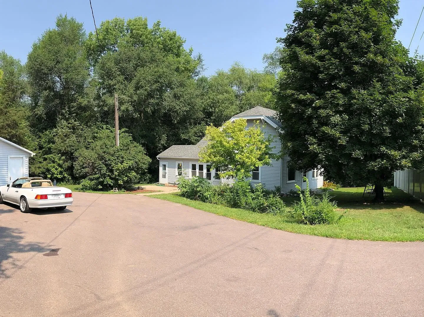 3 bed, 2280 sqft, $2,200 — Photo 2