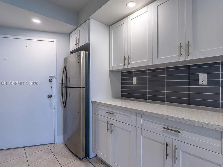 5401 Collins Ave #919 — Photo 2