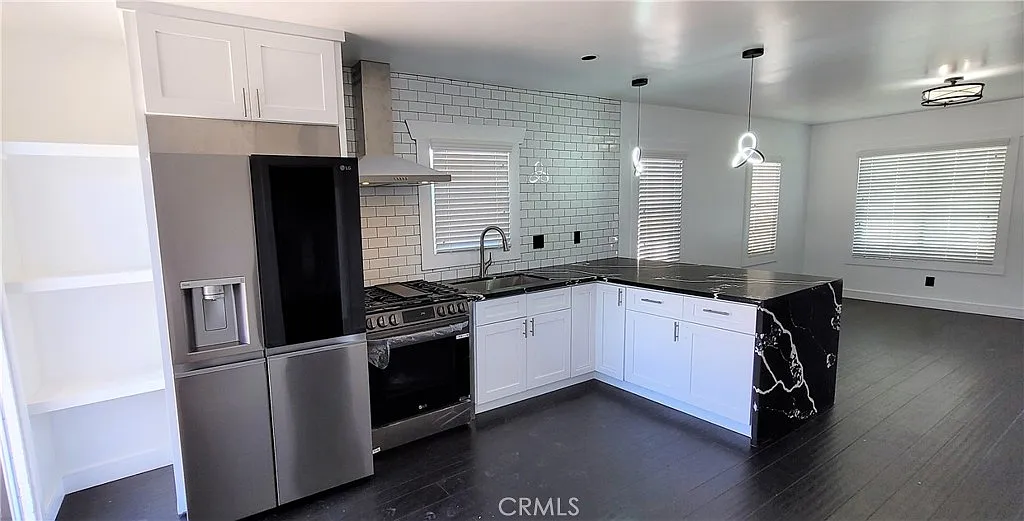 2 bed, 880 sqft, $2,700 — Photo 3