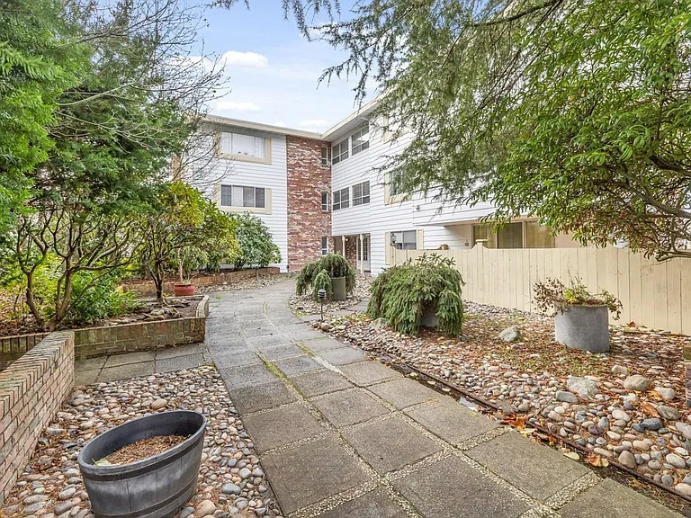15010 Roper Ave #302 — Photo 24
