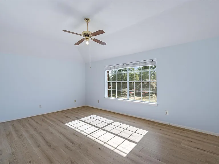 2630 Lakeway Dr — Photo 15