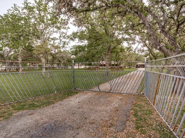 8910 FOREST TRL, San Antonio, TX 78255