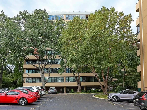 10-34 166th Street #9D, Whitestone, NY 11357