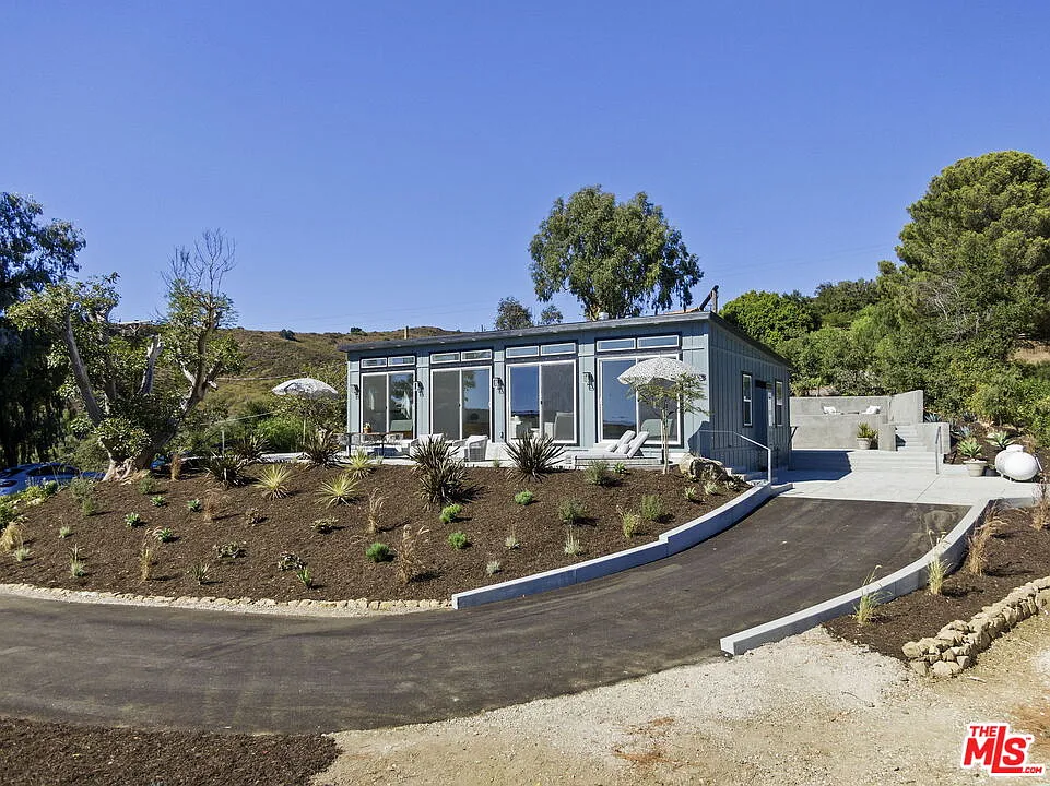 3 bed, 2.0 bath, $6,900 — Photo 4