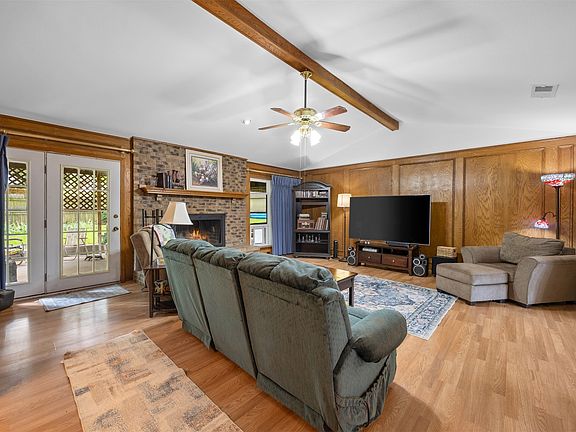 5th image of 1108 Joanne Cir