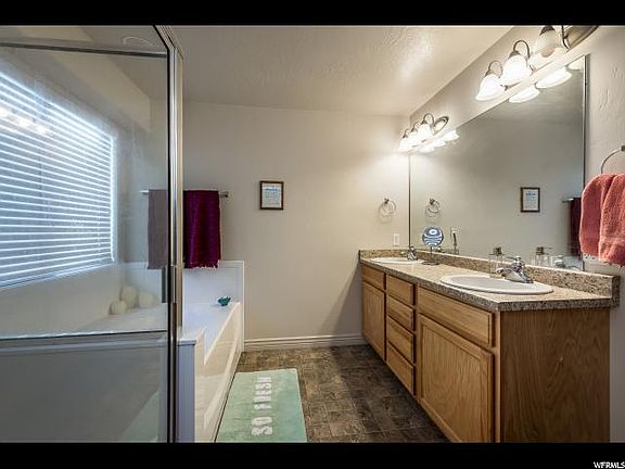 2nd image of 511 W Bountiful Way