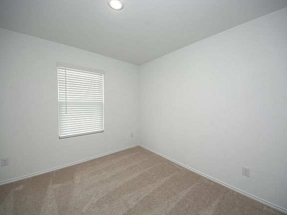 4th image of 1212 Ashwood Dr