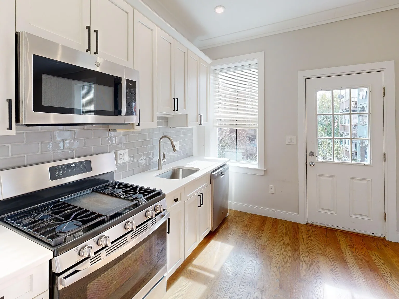 1 bed, 650 sqft, $2,895 — Photo 2