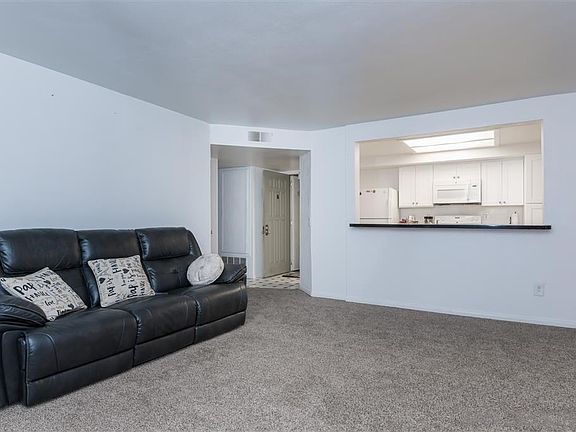 4th image of 1050 E Washington Ave E #43