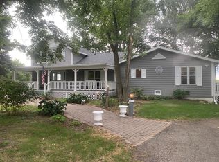 3327 E 9th Rd, Utica, IL 61373