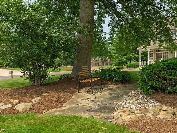 5th image of 1015 Cambridge Ct NE
