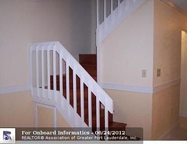 4th image of 880 Crystal Lake Dr