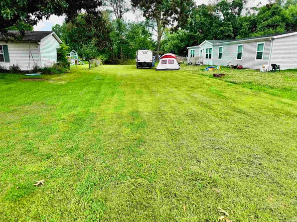 10521 Fairview Ave, Osceola, IN 46561