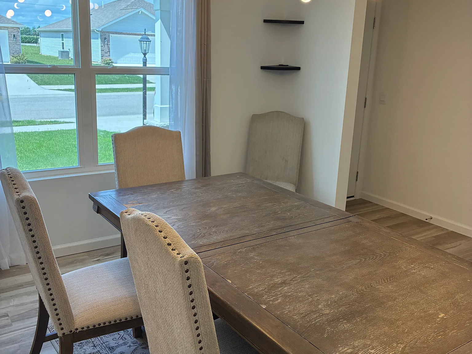 4 bed, 2053 sqft, $2,950 — Photo 3