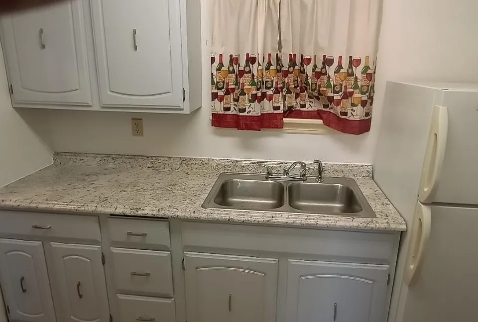 215 Chess St #4