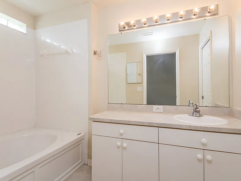 11104 Robin Lake Ct — Photo 8