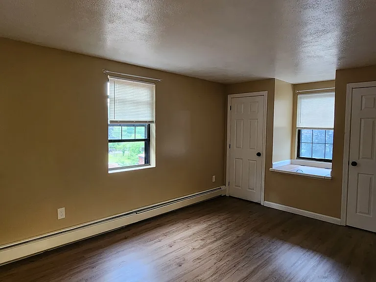 26 Chandler Ave #9 — Photo 4