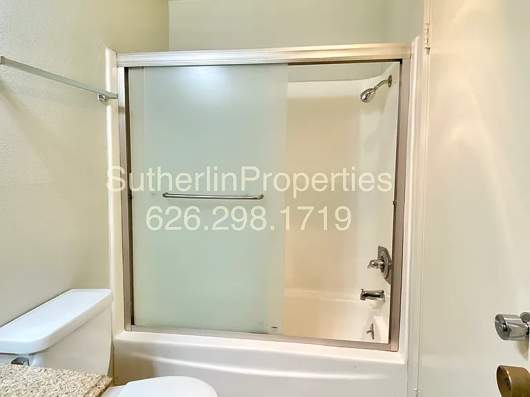 1425 E Orange Grove — Photo 13