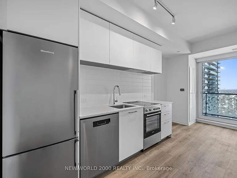 101 Roehampton Ave #1712 — Photo 3
