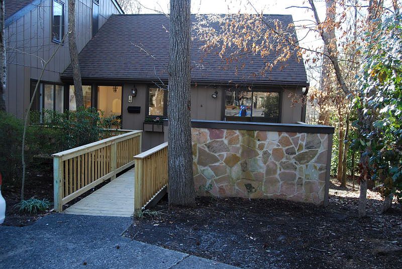 1st image of 16 Stoneridge Cir