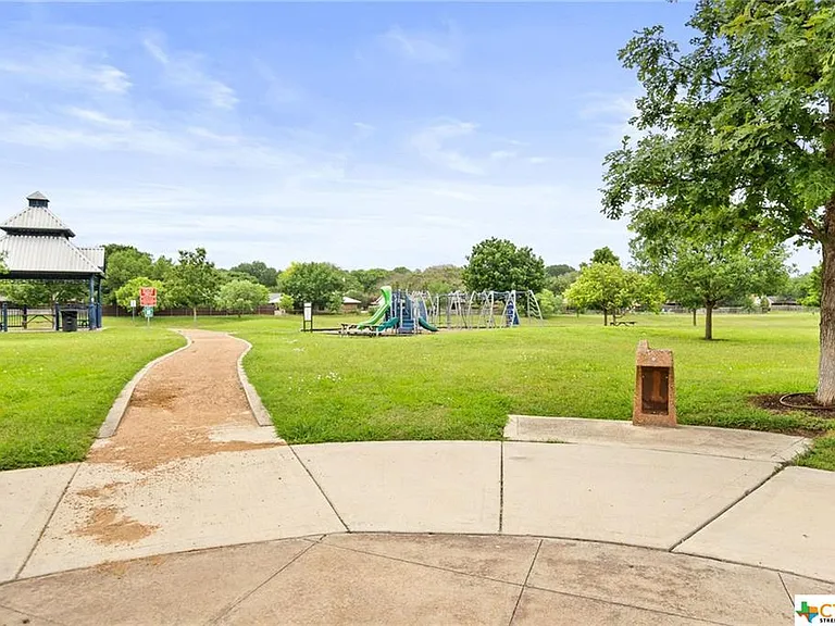 1623 Anna Lee — Photo 36
