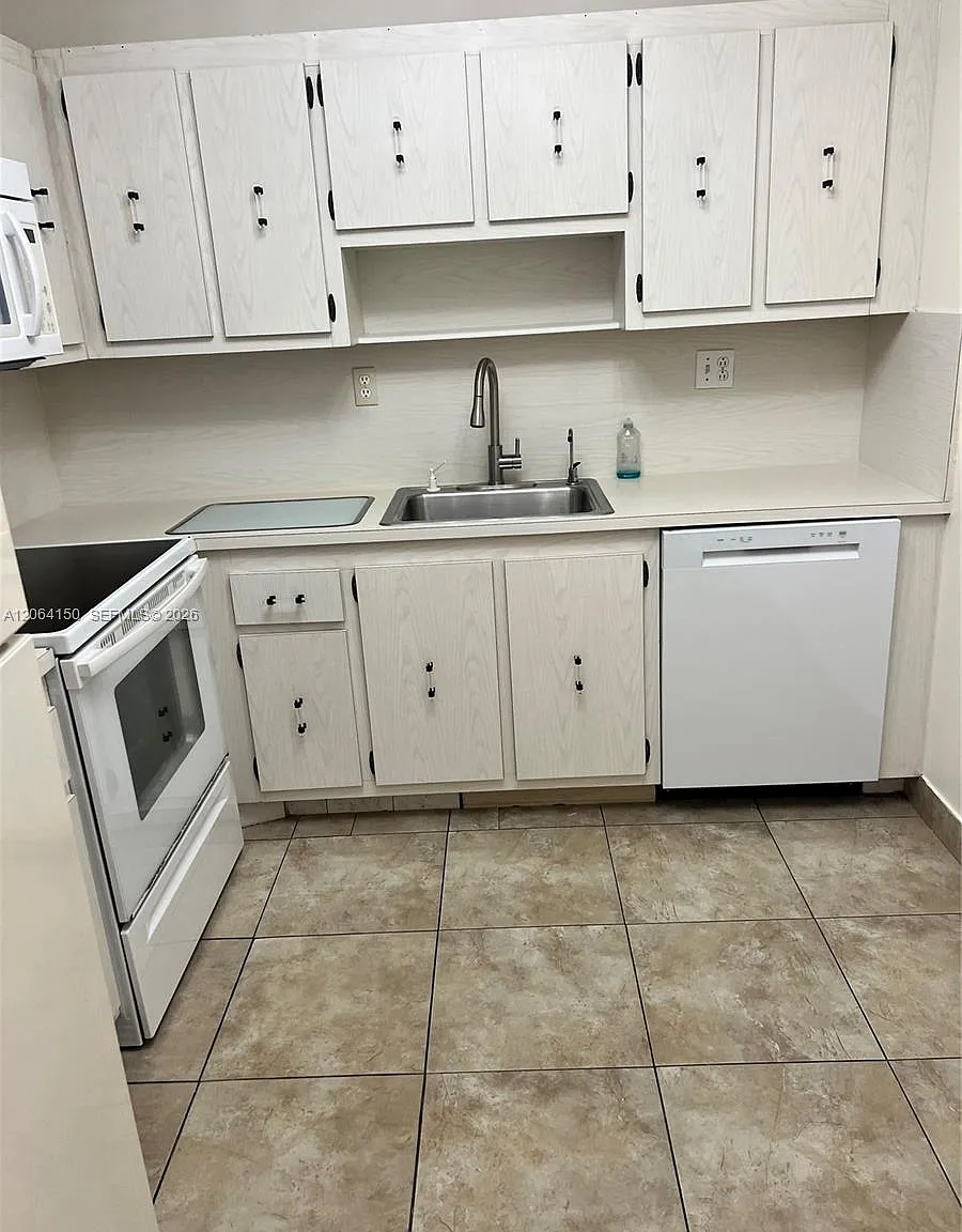Olympus Condo Phase — Photo 4