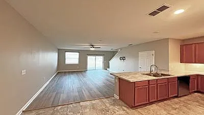 3 bed, 2.5 bath, 1633 sqft, $2,000 — Photo 3