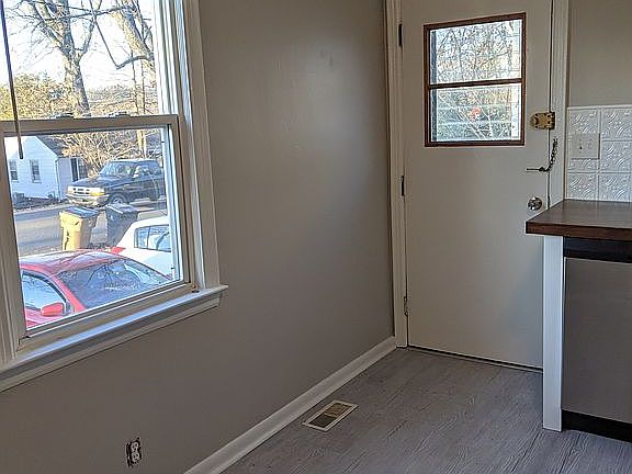4th image of 808 E Columbia Ave